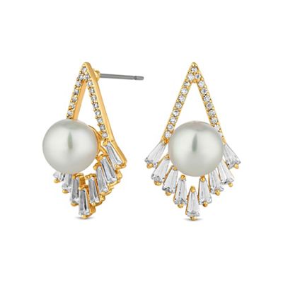 Gold pearl triangle stud earring